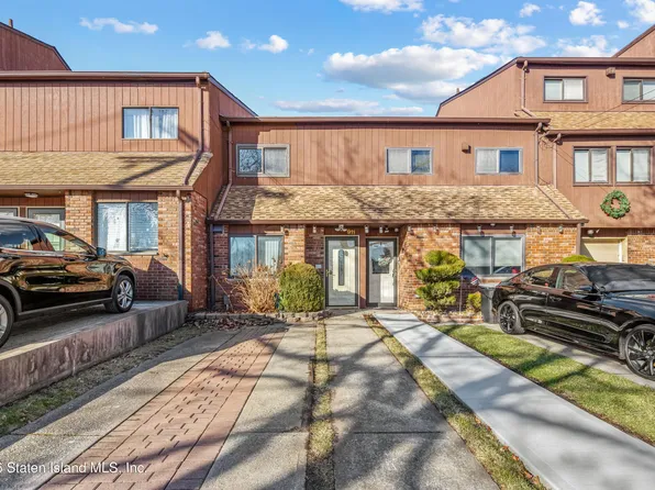 911 W Fingerboard Rd, Staten Island, NY 10304