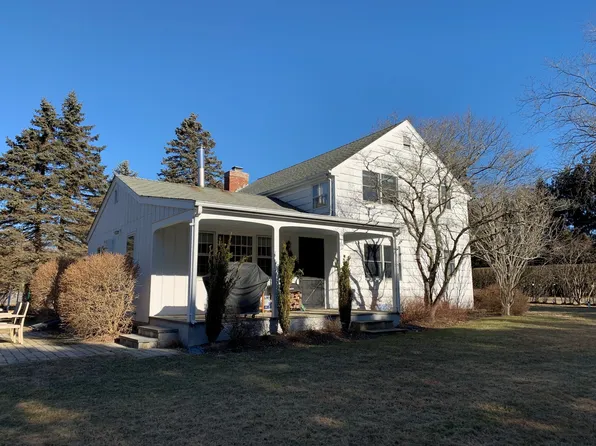 https://photos.zillowstatic.com/fp/9c95c218cff98f03c640ac2c88ff6ac3-p_e.webp