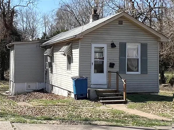 7028 Dawson Pl, Saint Louis, MO 63136