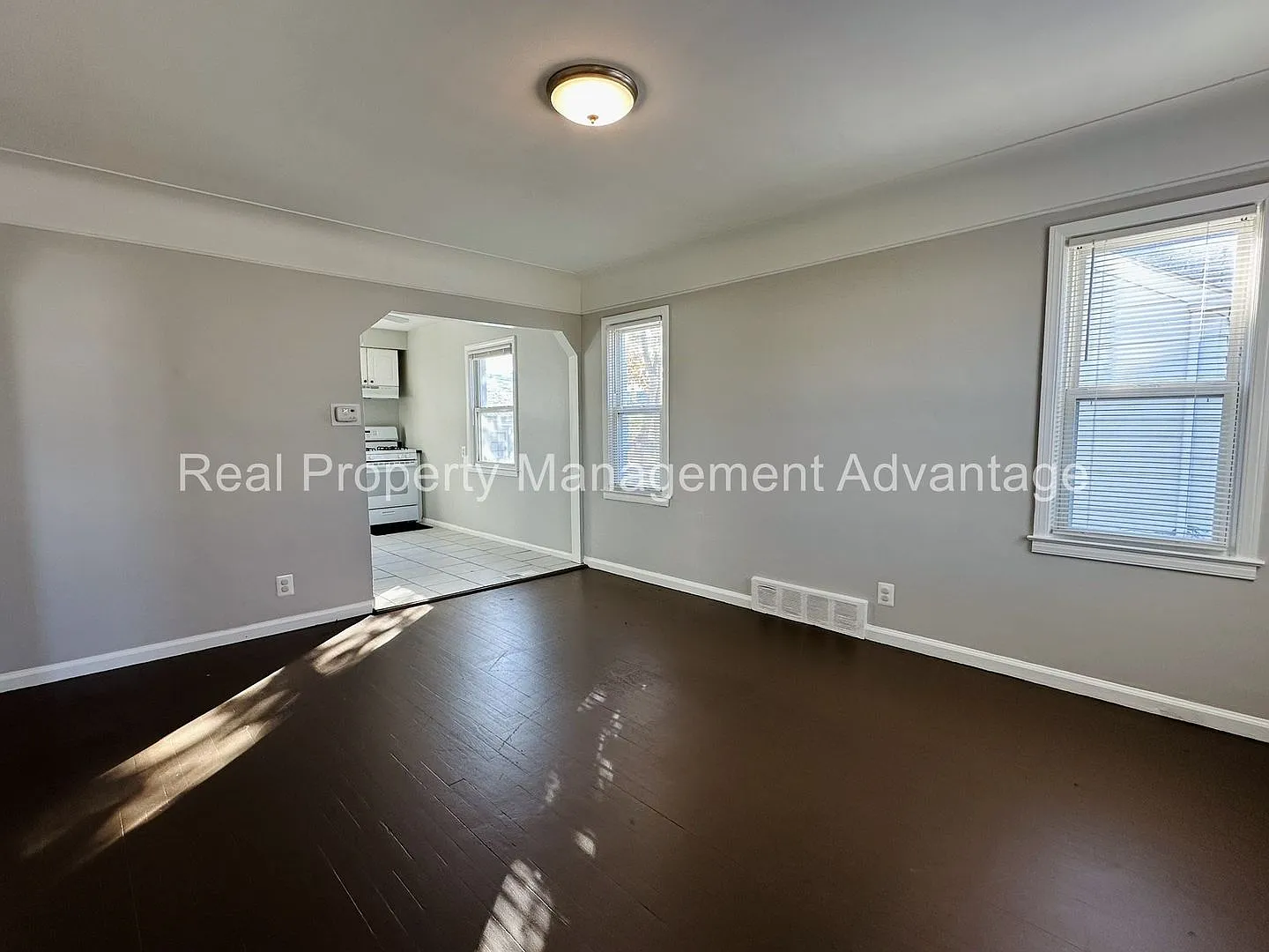 No Deposit Required! Meticulously Maintained with 2 Beds/Basement/Garage! — Photo 3
