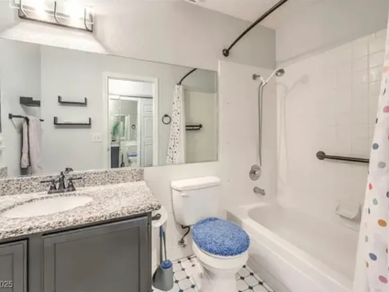 2132 Petersham Ct #D — Photo 8