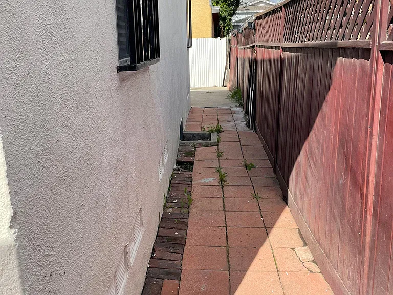 150 N Hicks Ave — Photo 14