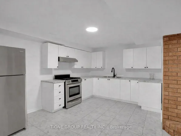 71 Links Rd, Vaughan, ON L6A 1L4