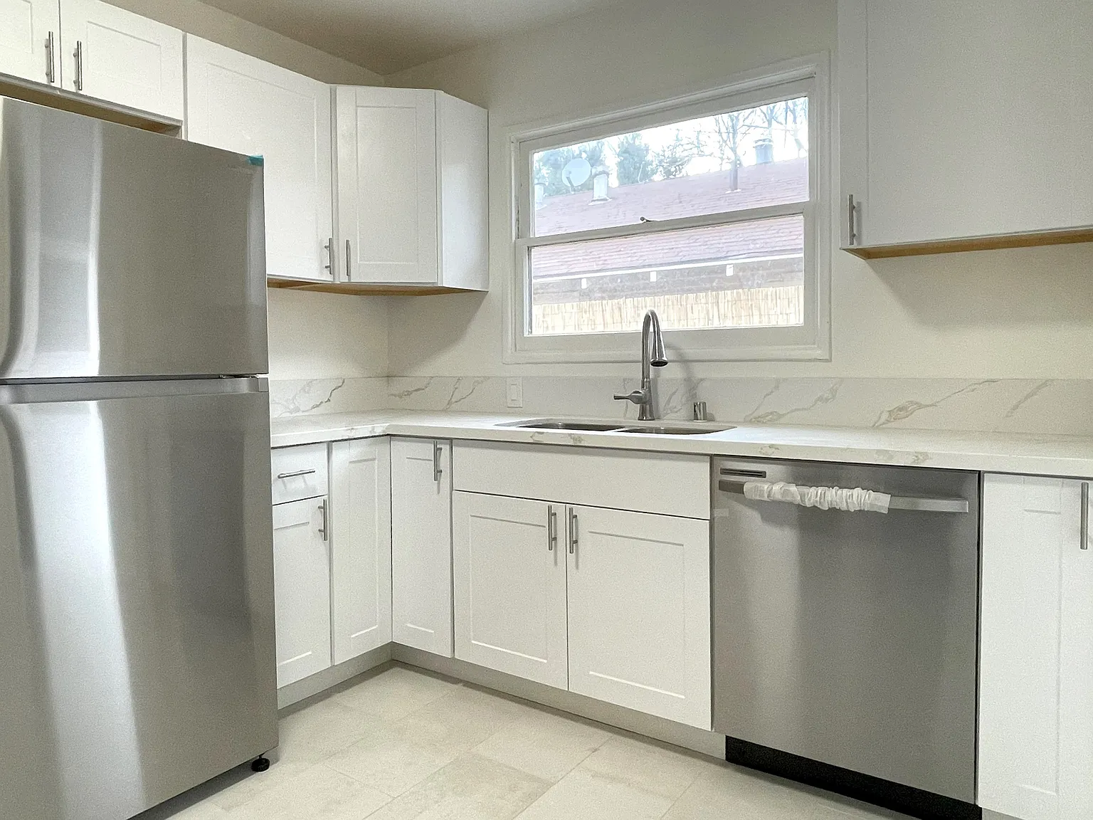 2 bed, 930 sqft, $3,000 — Photo 3