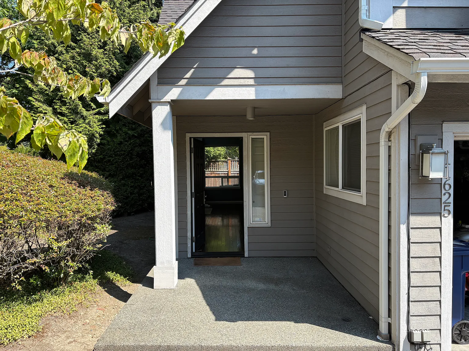 2 bed, 2.5 bath, 1322 sqft, $3,700 — Photo 2