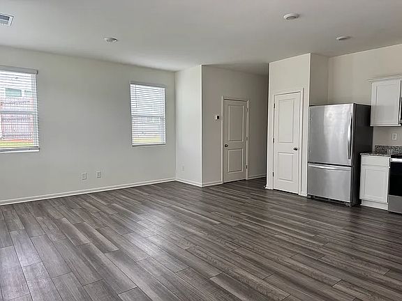 4th image of 1051 Paddington Dr
