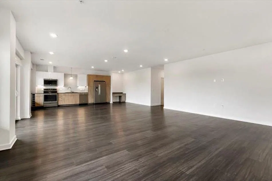 4361 S Congress Ave — Photo 4