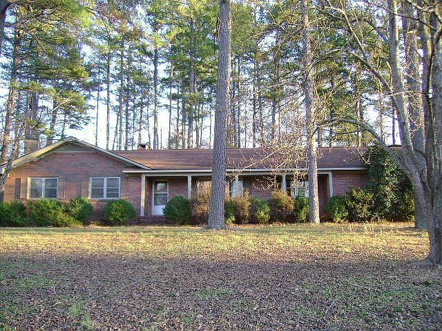 Well kept brick ranch