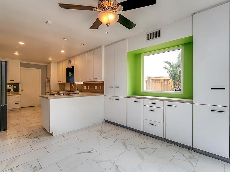 3927 Pleasant Valley Dr — Photo 16