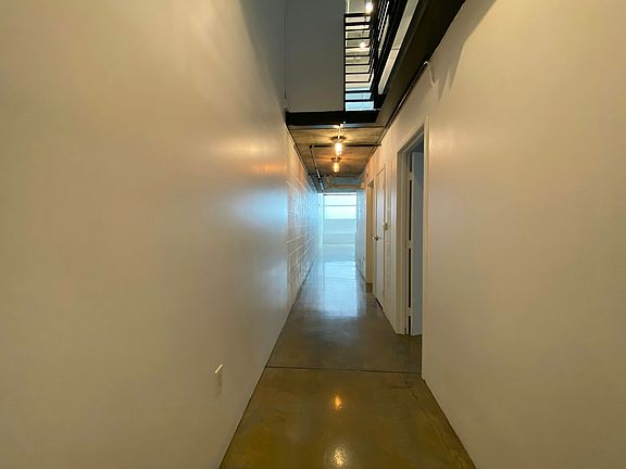 2nd image of 1130 S Flower St APT 124