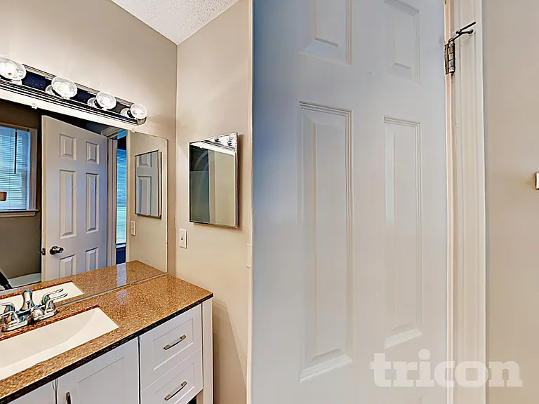 204 Winslow Way — Photo 12