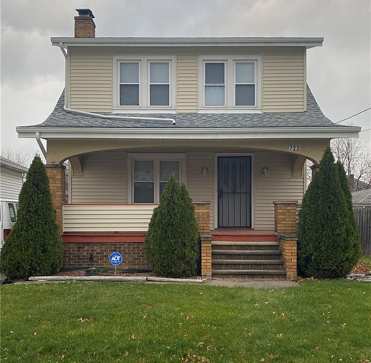 1st image of 722 W 21st St