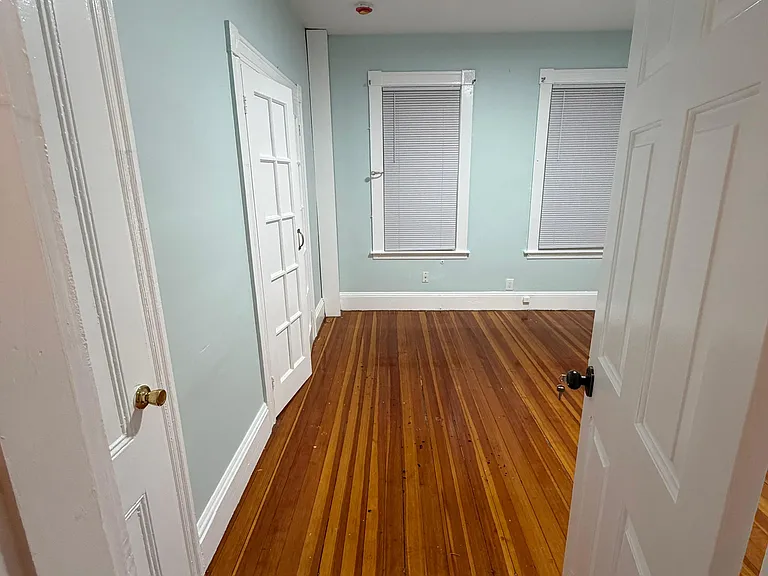 420 Hyde Park Ave — Photo 17