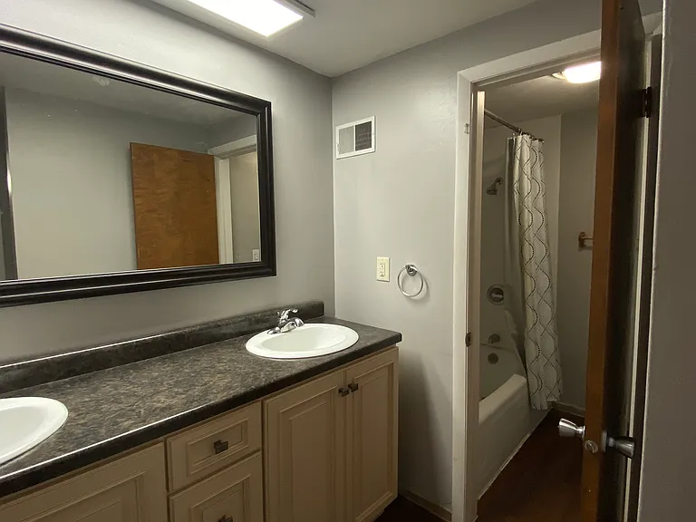 1011-1013 Charles St #AB — Photo 3