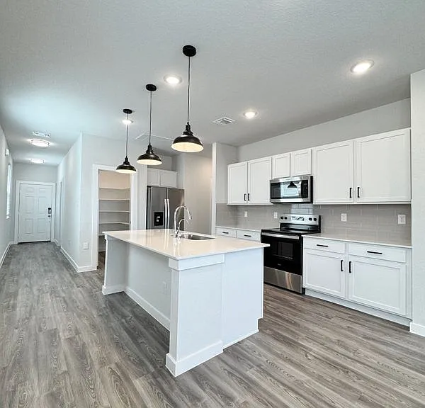 14702 Emerio Dr — Photo 5