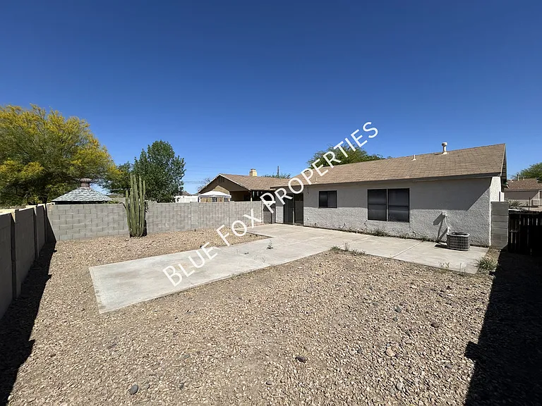 2021 W Menzel Dr — Photo 16