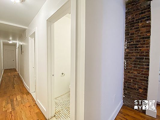 5th image of 912 Jefferson Ave #1R