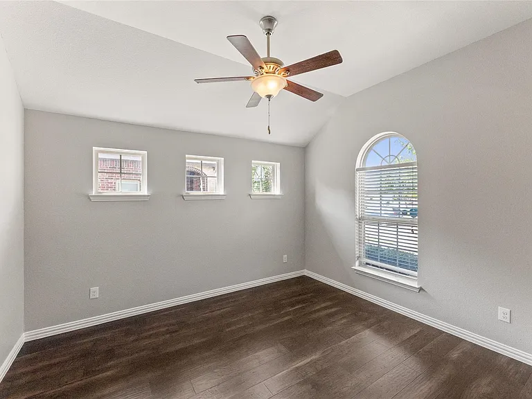 1004 Water Garden Cir — Photo 9