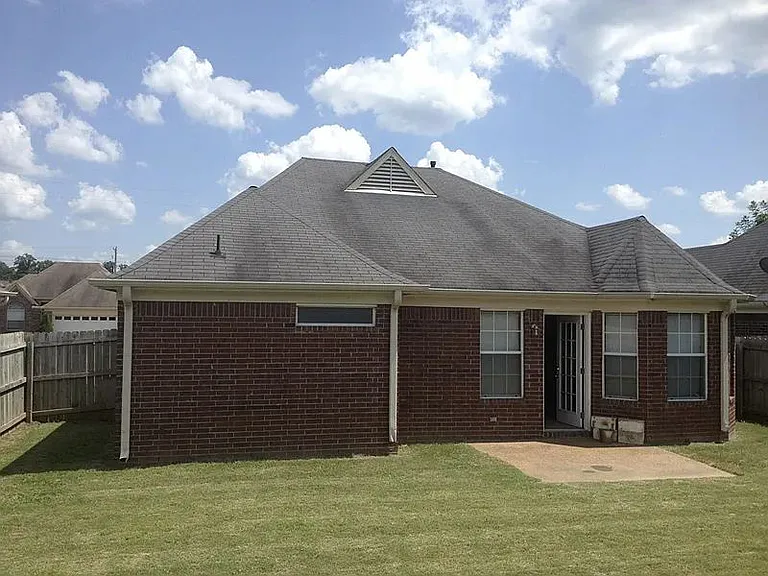 1201 Breezy Valley Dr — Photo 2