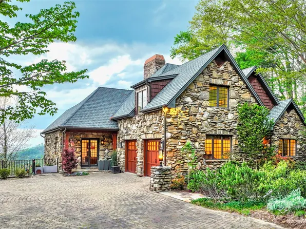 8 Timberwolf Ct, Asheville, NC 28804