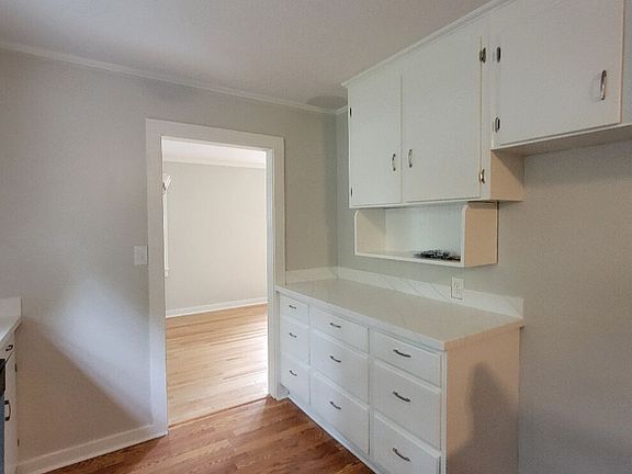 4th image of 215 Poplar Cir