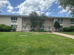 920 17th St APT 28, Moline, IL 61265