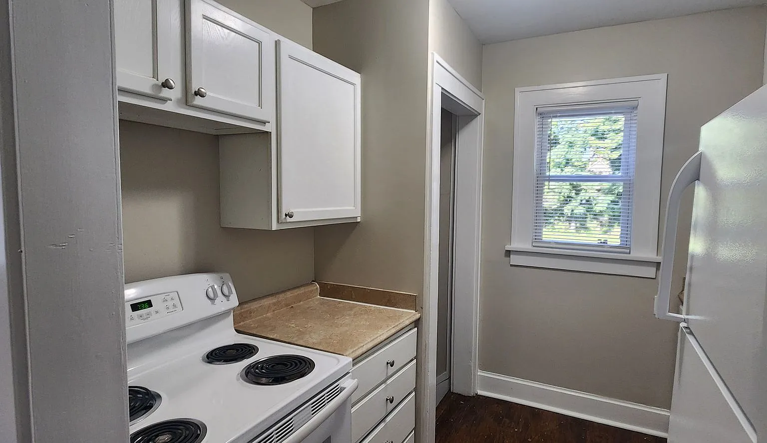 Two bedroom, one bathroom home with detached garage — Photo 4