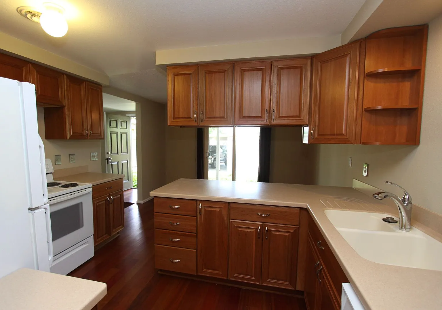 Ground floor condo at Evergreen Villa in Kirkland — Photo 3