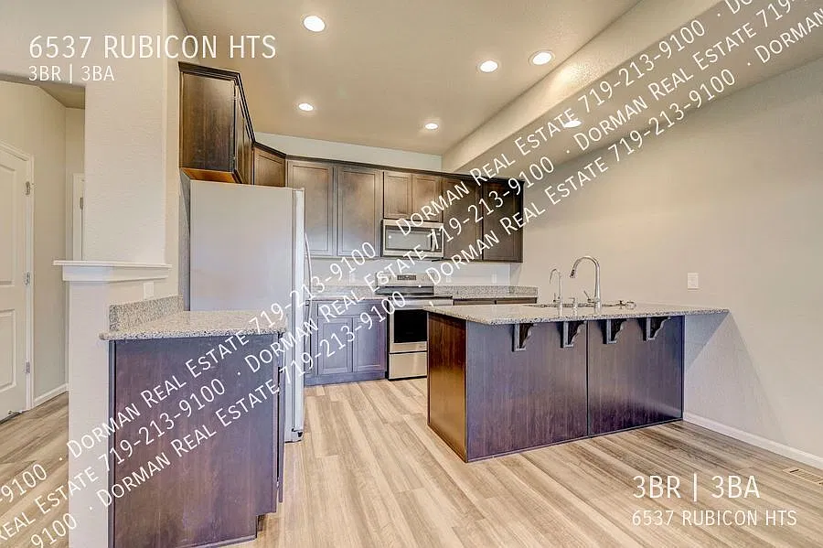 Townhome in Lorson Ranch, Two car garage, unfinished basement — Photo 4