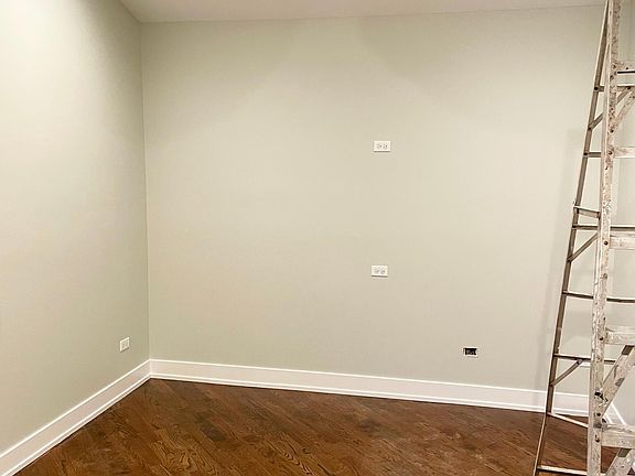 3rd image of 1458 W Chestnut St #2C