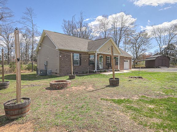 3rd image of 980 White Rd