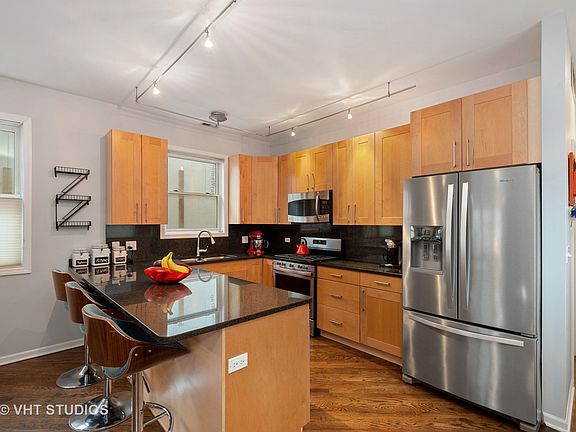 4th image of 526 N Claremont Ave #2