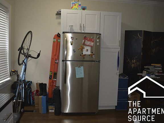 3rd image of 3817 N Greenview Ave APT 3W