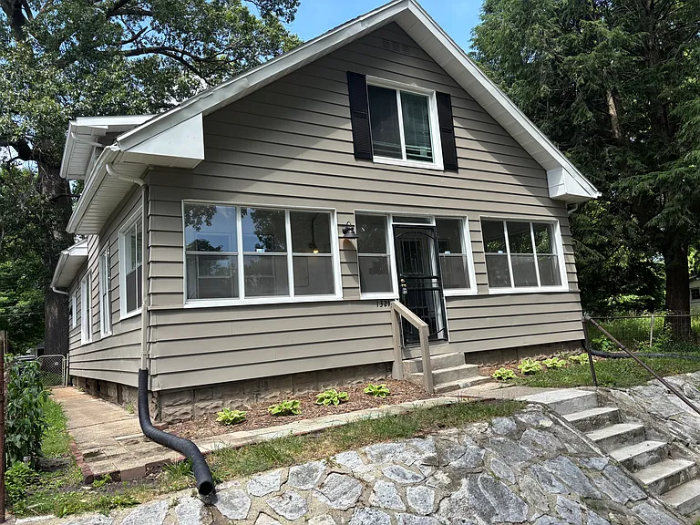 1321 N Brookfield St — Photo 23