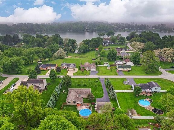 4th image of 3869 N Lake Shore Dr