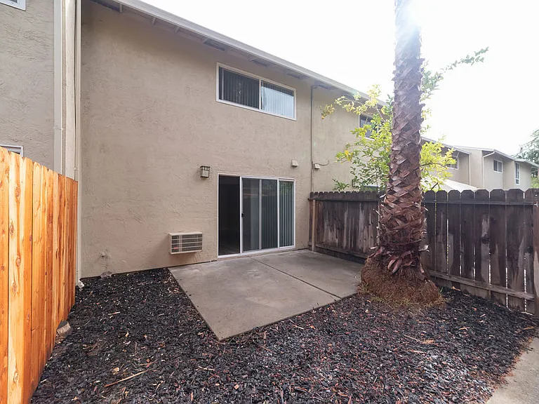 Roberts Lane — Photo 9