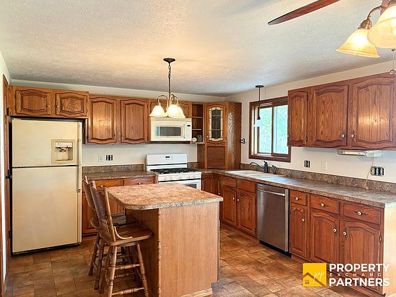 2nd image of 2217 Highview Dr
