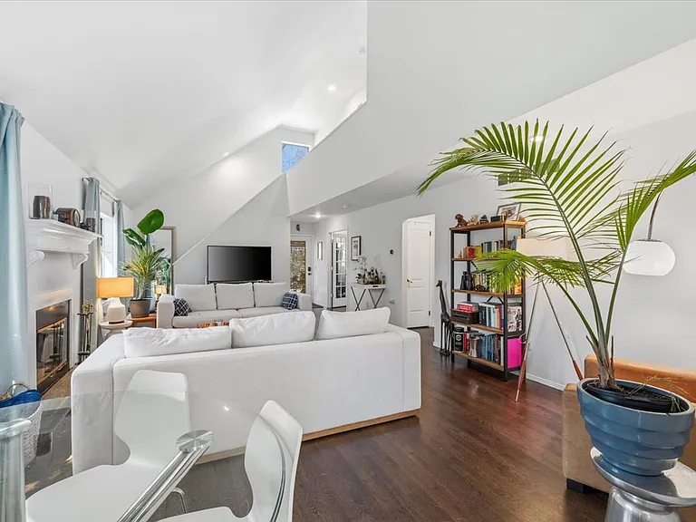 30 Oak Ln — Photo 14