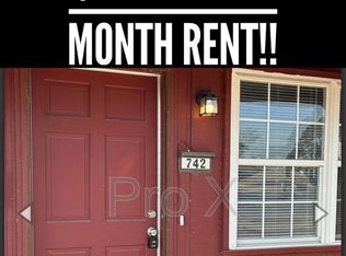 742 N 6th St, Rogers, AR 72756