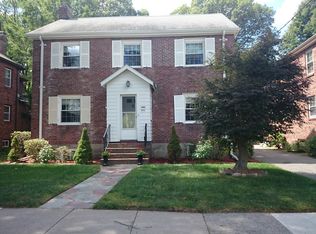 340 Russett Rd, Brookline, MA 02467