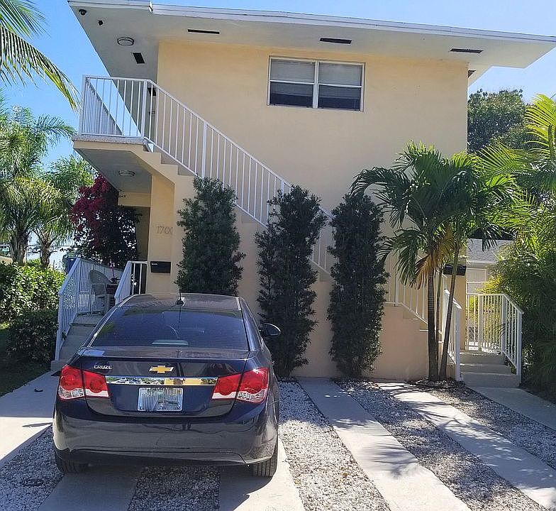 Off street parking for 2 car