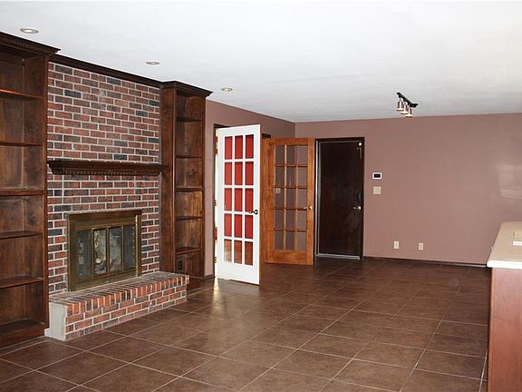5th image of 1805 Cambridge Ln