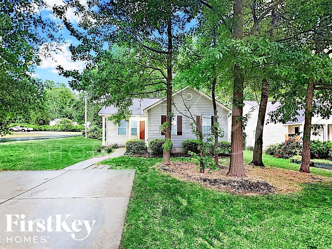 3 bed, 2.0 bath, 1141 sqft, $1,715 — Photo 1