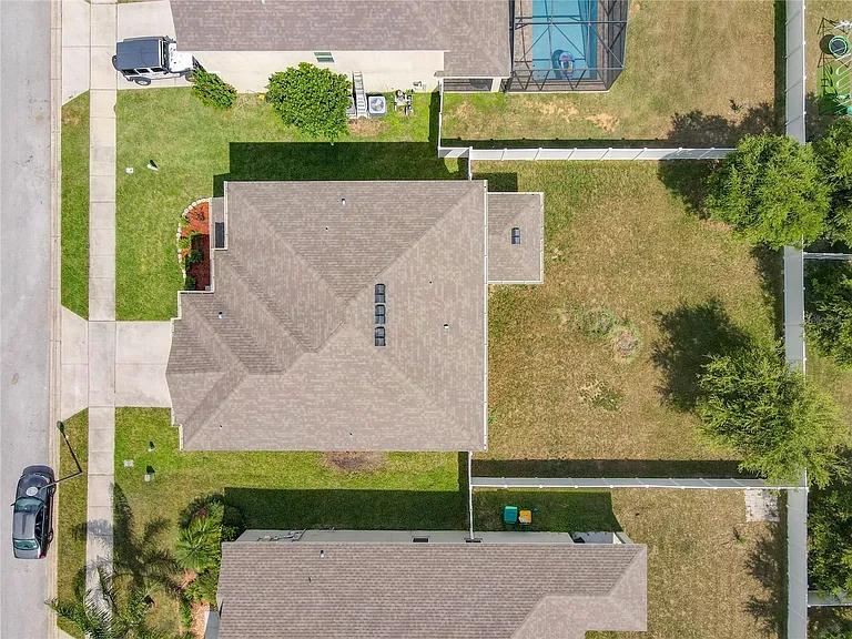2572 Limerick Cir — Photo 36