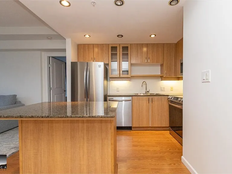 9232 University Cres #707 — Photo 7