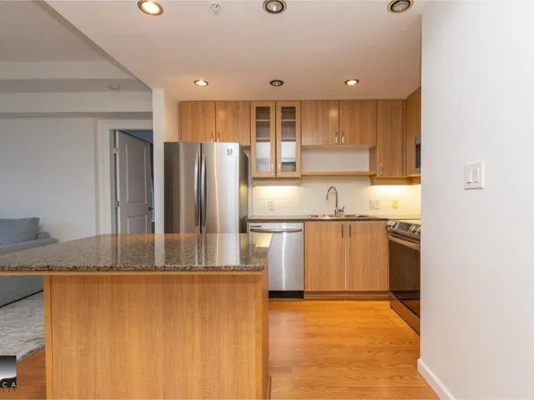 9232 University Cres #707, Burnaby, BC V5A 0A3