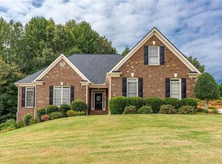 1141 Maple Creek Rdg, Loganville, GA 30052