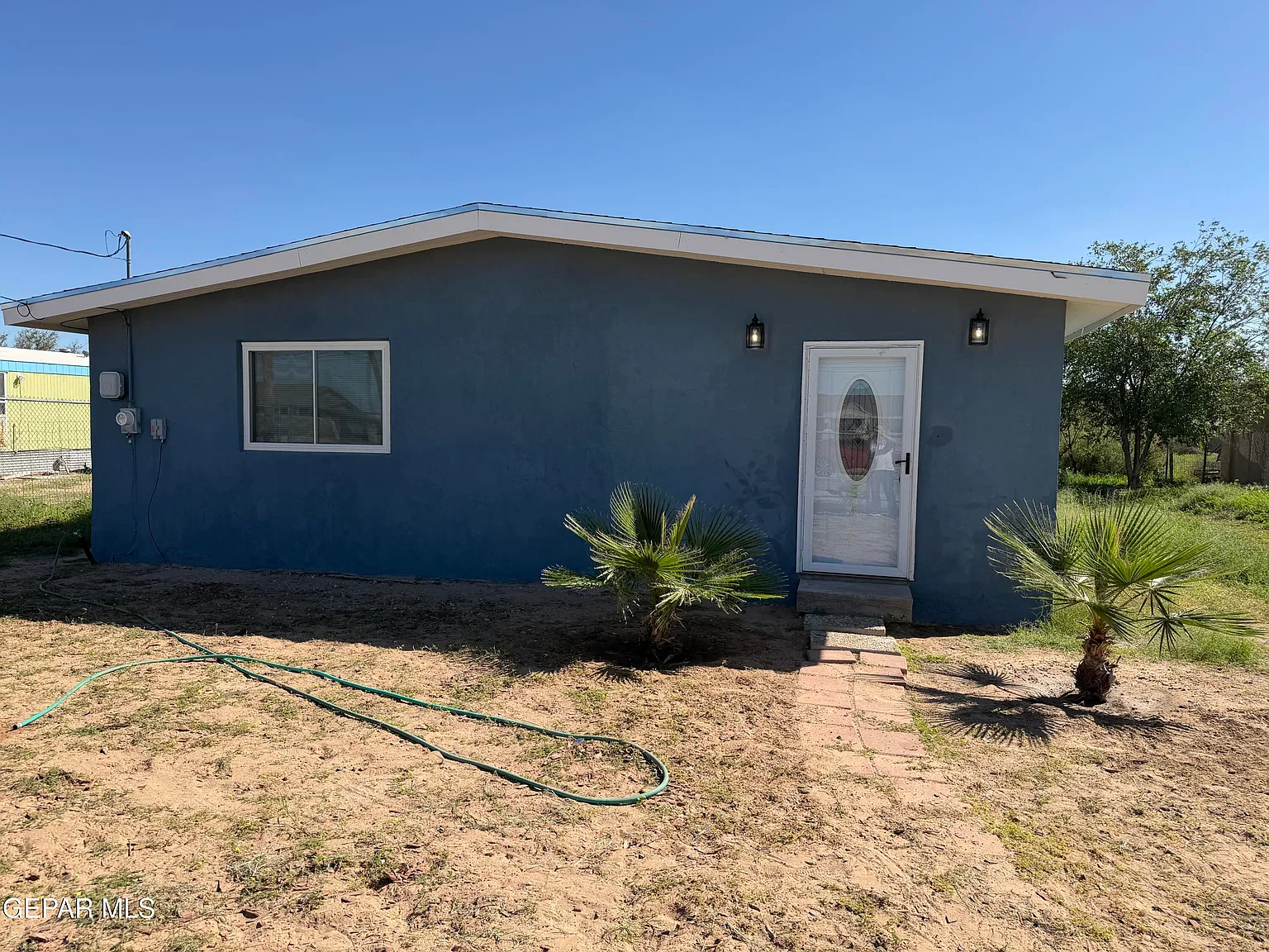 3 bed, 2.0 bath, 1890 sqft, $1,340 — Photo 2