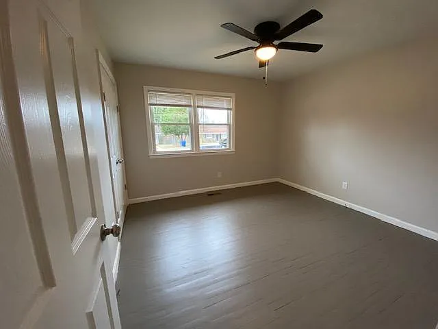 2033 Mango Cir — Photo 11