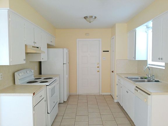 4th image of 2206 Dorchester Dr